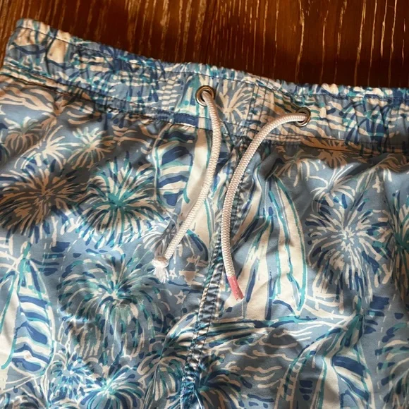 Lily Pulitzer boys swim trunks - Picture 3 of 7
